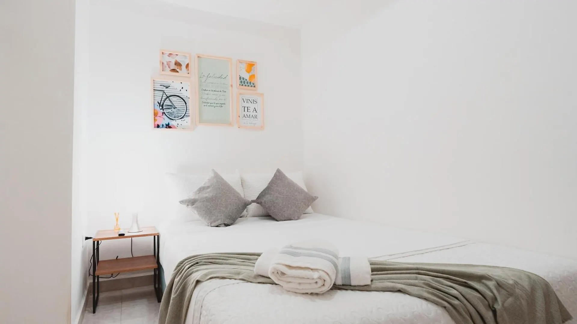 Guest house Ac - House Laureles - Self Cheking Hotel Medellin Colombia