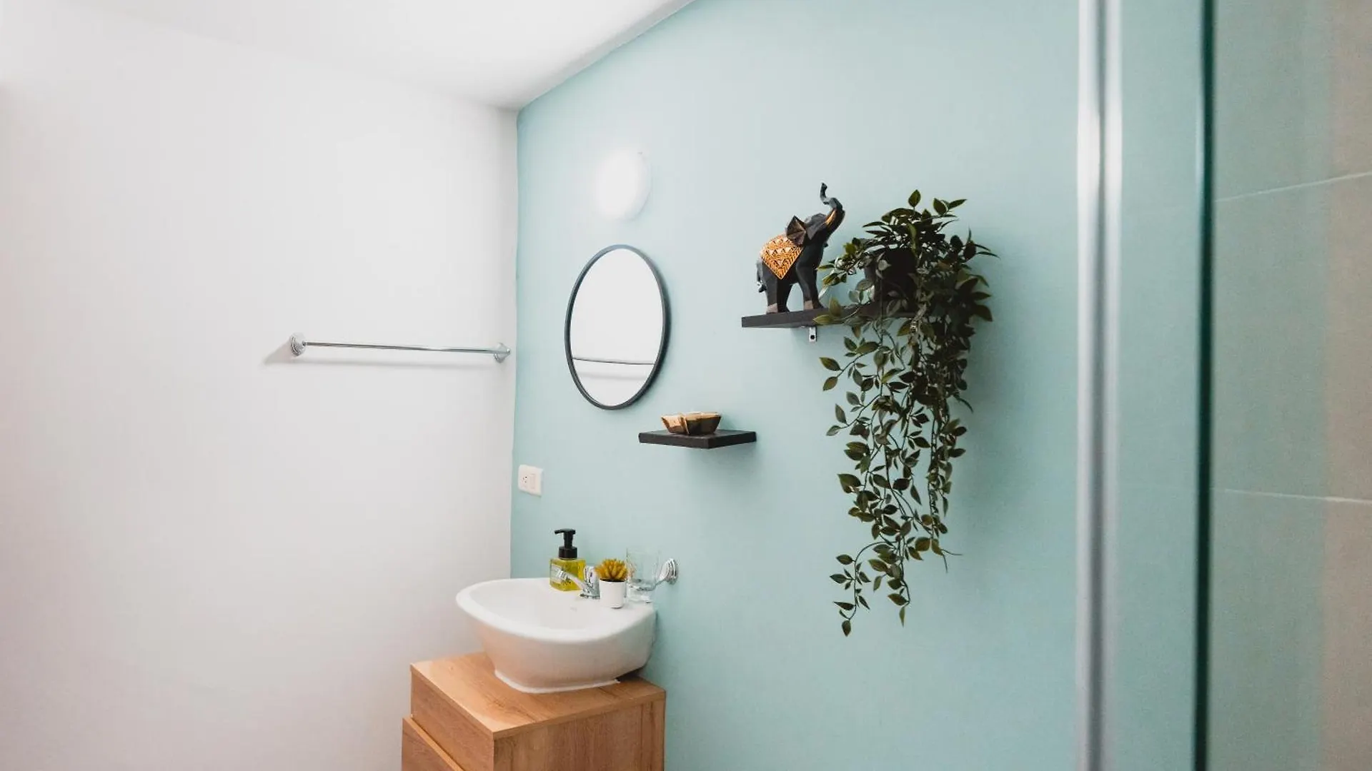 Ac - House Laureles - Self Cheking Hotel Medellin Guest house