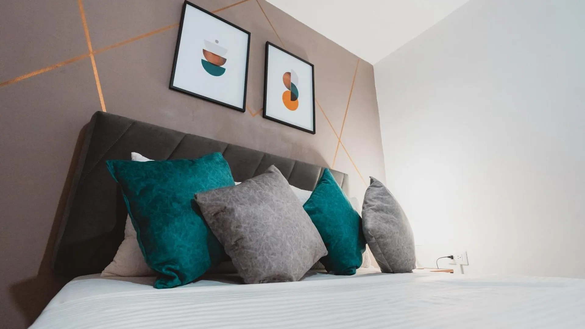 Guest house Ac - House Laureles - Self Cheking Hotel Medellin